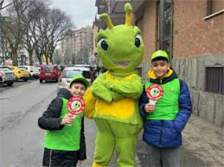 Bambini “vigili” per l’inclusione: a Torino un flash mob per i diritti delle persone con disabilità